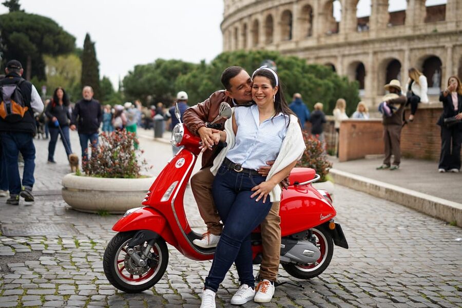 Rome Vespa Tour with Professional Photoshoot - Janiculum Hill and the final photo stop