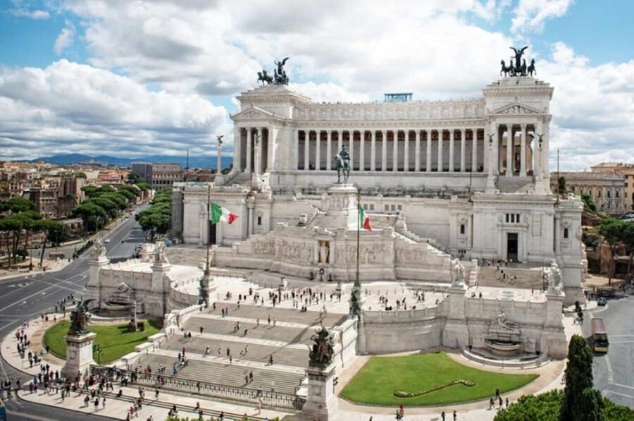 Rome: Vittoriano with Rooftop & Palazzo Venezia Hosted Entry - Getting in and understanding the hosted entry