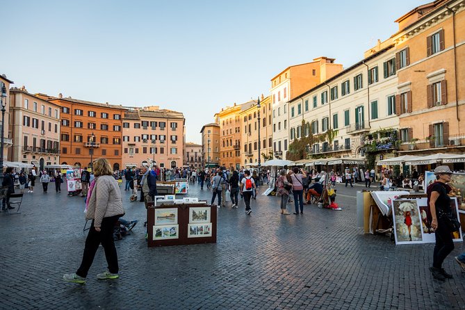 Rome Walking Tour with Piazza Navona, Trevi Fountain and Pantheon - What the guide and group setup are like