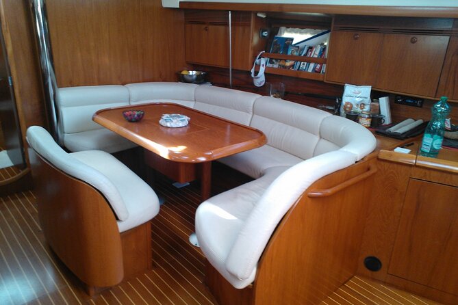 Sailing boat from Santa Teresa di Gallura to the Maddalena Archipelago - A sailing cruise that may use the engine