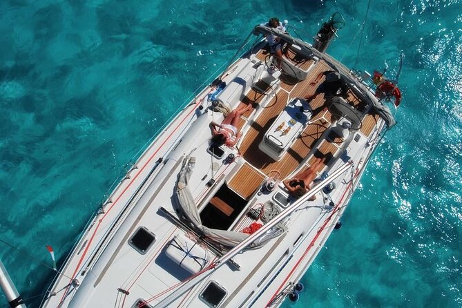 Sailing boat from Santa Teresa di Gallura to the Maddalena Archipelago - Rough seas and the real comfort question