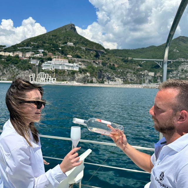 Salerno: Amalfi Coast Cruise with Lunch, Aperitif & Swimming - The boat, seating, and onboard comfort