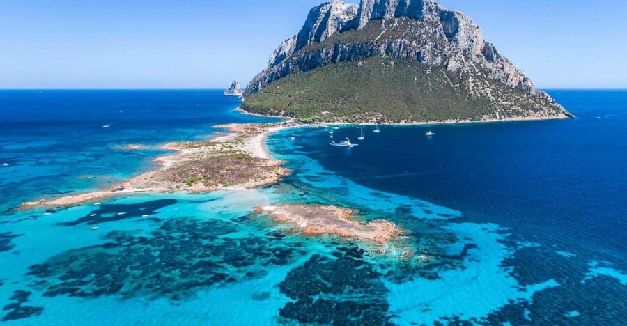 Sardegna: Tavolara Boat Tour with Snorkeling - Spiaggia del Dottore, the first proper swim