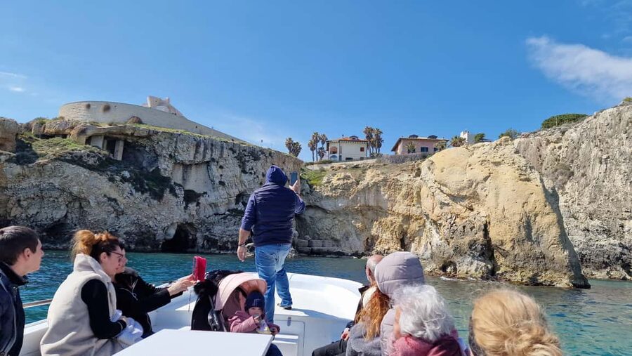 Siracusa: Ortigia & Sea Caves Speedboat Tour with Swim Stop - The swim stop in turquoise Sicilian water
