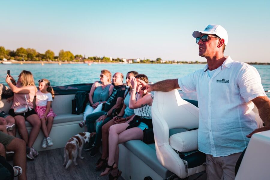 Sirmione: 25 Minute Boat Cruise around the Peninsula - Leaving the Harbor Under Scaligero Castle