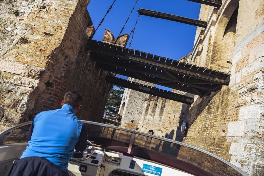 Sirmione: 25 Minute Boat Cruise around the Peninsula - What the Captain Adds to the Experience