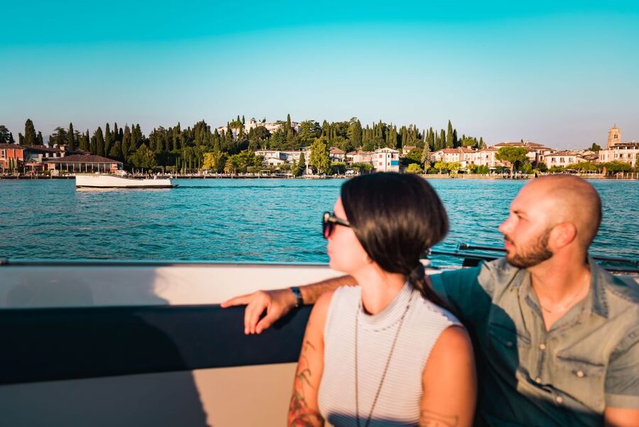 Sirmione: 25 Minute Boat Cruise around the Peninsula - Finding the Small Harbor at Piazzale Porto