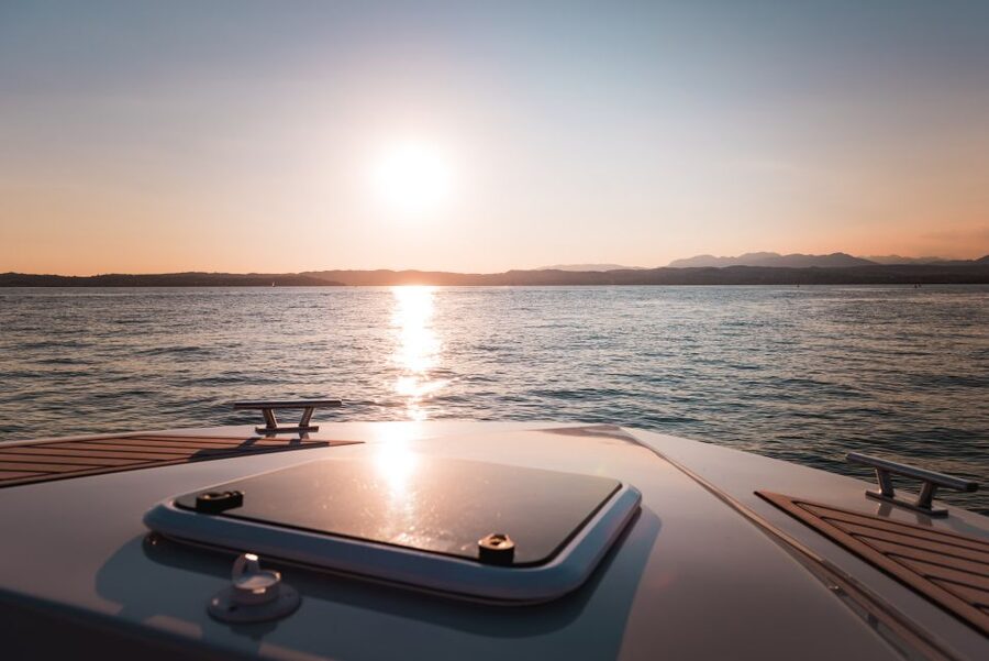 Sirmione: Sunset Boat Cruise with Local Wine - Prosecco, music, and the lively final run