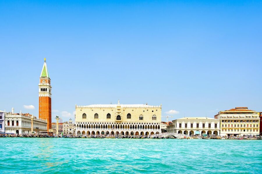 Skip-the-Line Guided Tour of Doge's Palace - Entering the palace with a group ticket