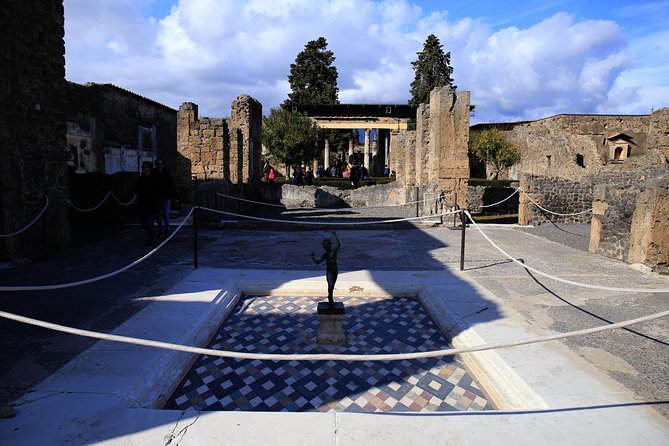 Skip the Line Guided Tour of Pompeii led by an Archaeologist - Via dell’Abbondanza: Pompeii’s Main Street