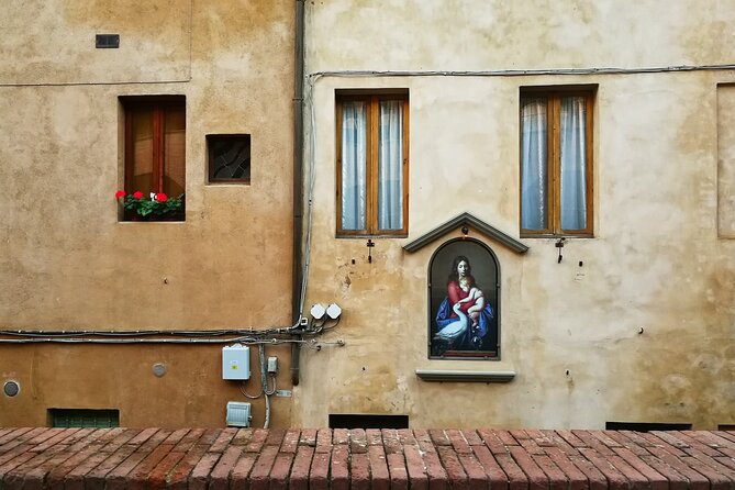 Skip the Line: Siena Duomo and City Walking Tour - Piazza del Campo and the drama of the Palio