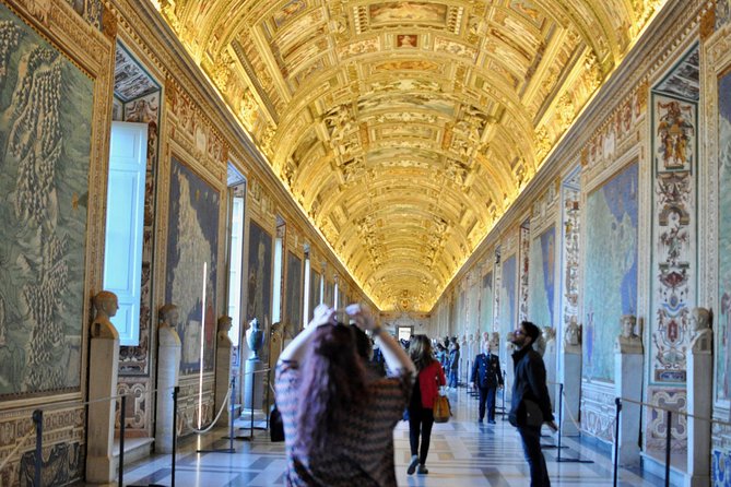 Skip the Line: Small Group Vatican & Sistine + Basilica Option - Meeting the guide near the Vatican entrance