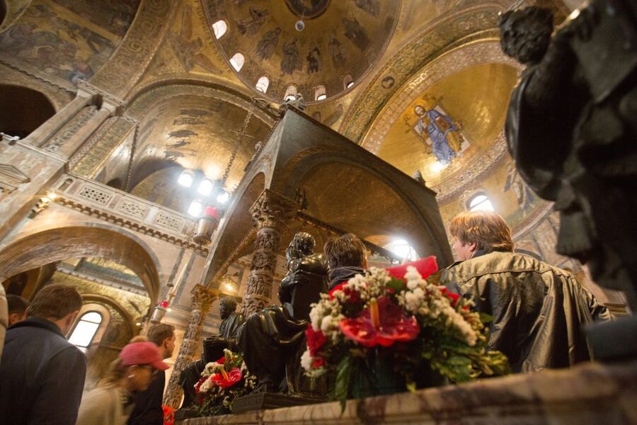 Skip the Line: St. Mark's Basilica Guided Tour - Museum, horses, and terrace views