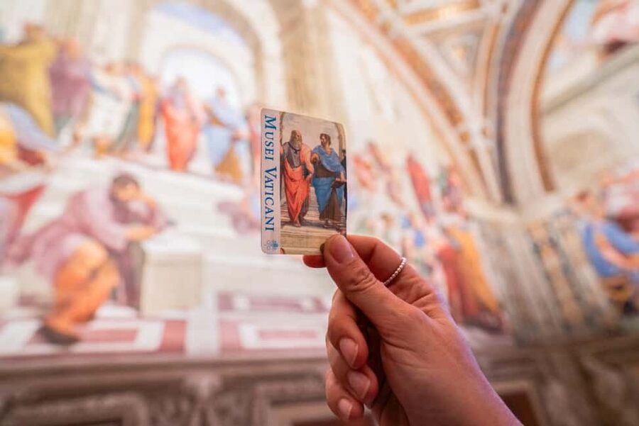 Skip-The-Line Vatican Museum, Sistine Chapel & Basilica Tour - Meeting the guide on Viale Vaticano