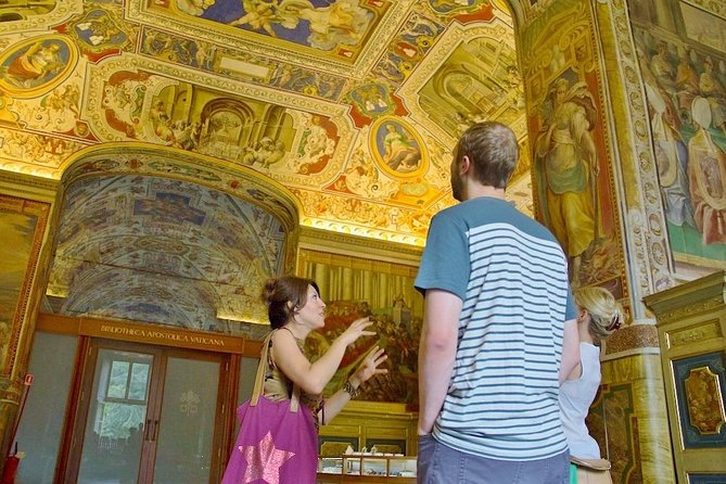 Skip-the-Line Vatican, Sistine Chapel & St. Peter's | Small Group - The Sistine Chapel and the problem of looking up