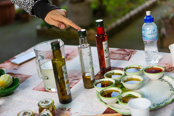 Sorrento Farm by Tuk Tuk: Cheese, Limoncello & Hands-On Pizza - Watching caciotta and treccia take shape