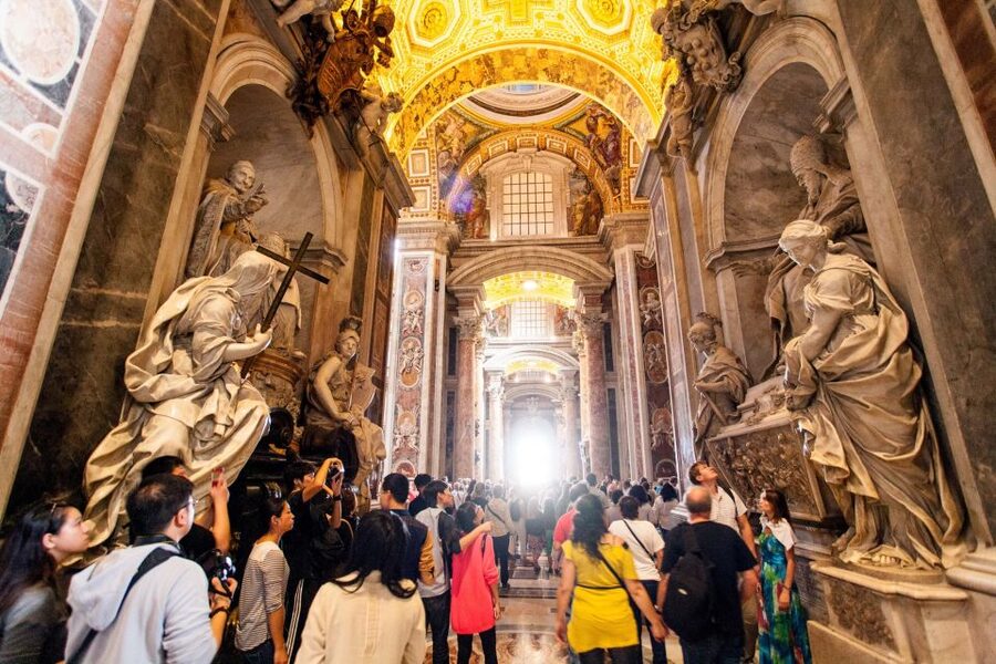 St Peter's Basilica Express Guided Tour with Dome Climb - Looking up at Michelangelo’s Cupola