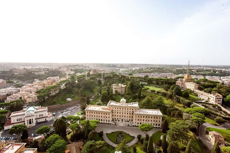 St Peter's Basilica Express Guided Tour with Dome Climb - The papal tombs and independent time