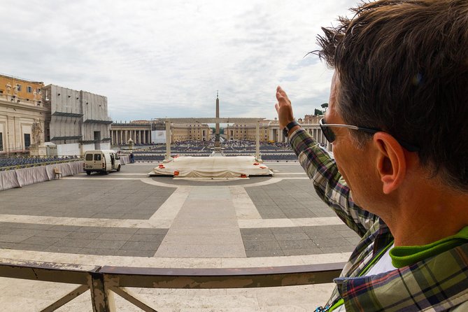 St. Peter’s Basilica Priority Access Tour with Dome & Crypt - Meeting Near Piazza San Pietro