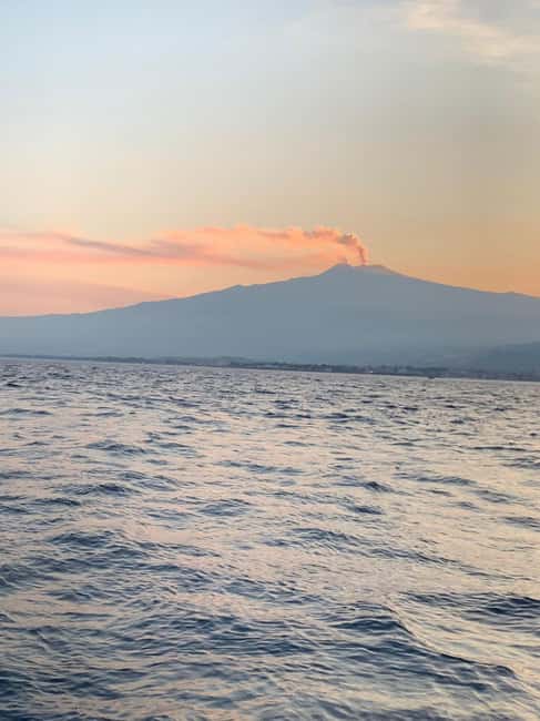 Sunset tour in search of dolphins with aperitif - Why this Giardini Naxos boat trip works so well