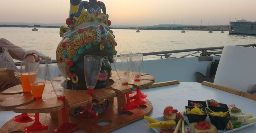 Syracuse: Ortigia Sunset Cruise with Aperitif - Coral Caves and the Grotta dell’Amore