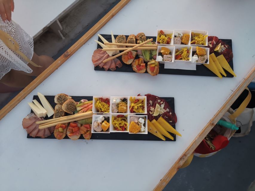 Syracuse: Ortigia Sunset Cruise with Aperitif - Leaving the small port toward Capuchin Cove