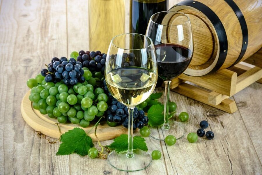 Taormina: Guided Etna Wine Tasting Half-Day Tour - The shared-table atmosphere