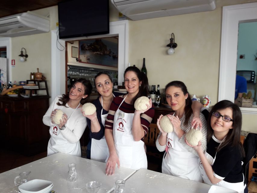 Taormina: Half-Day Pizza Making Class - A pizza class with a Sicilian twist