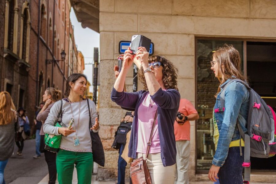 The Highlights of Verona Small Group Walking Tour - The Guides Make the Difference