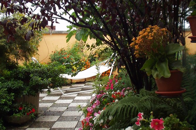 The Secrets to Learn Fresh Pasta and Tiramisù in a Glam Home - Preparing the traditional tiramisù