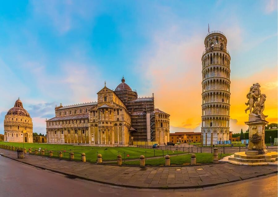Timed Entrance to Leaning Tower Pisa & Cathedral with Audio - Storing bags before the climb