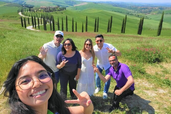 Tipsy Tour: Guided Bar Crawl In Florence with Dark History - The guide can make or break the evening