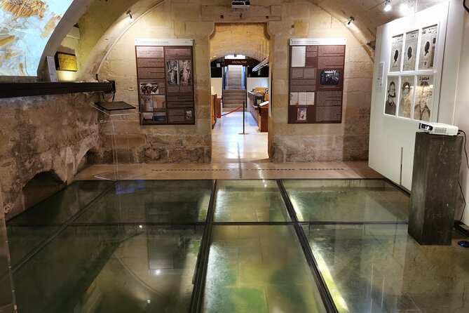 Tour of Lecce with a visit to the basement of the ancient synagogue - The cathedral square and its unusual scale