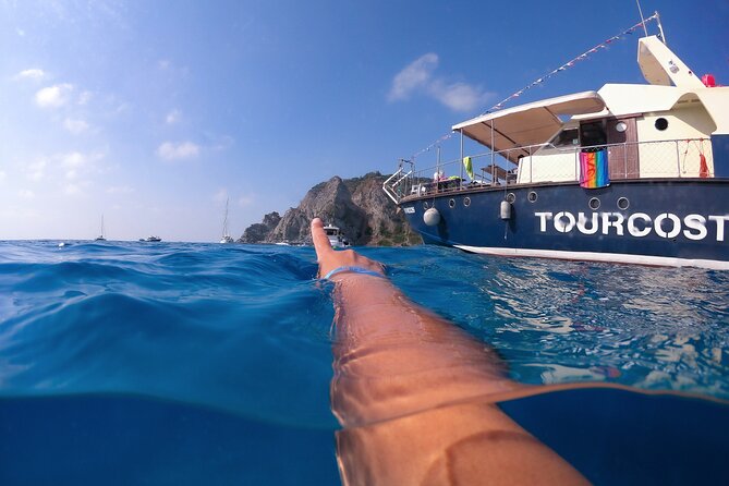 Tour of the Costa degli Dei by boat, 3 hours with aperitif included - What the boat atmosphere is really like