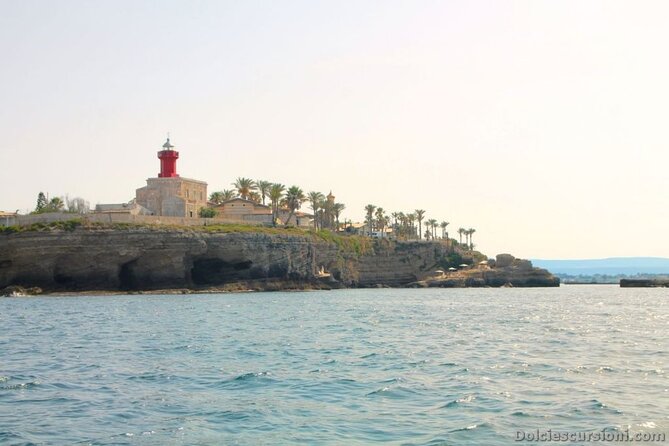 Tour of the island of Ortigia and exploration of sea caves with baths. - The first 35 minutes: Ortigia’s waterfront landmarks