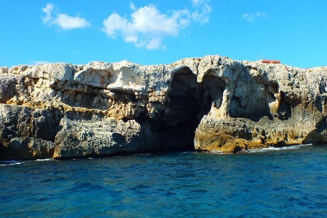 Tour of the island of Ortigia and exploration of sea caves with baths. - Who should book this Ortigia boat ride?