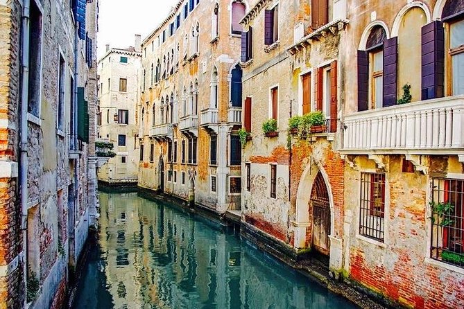 Tour of The Real Hidden Venice - Crossing into the Jewish Quarter