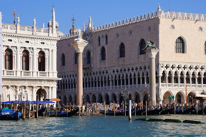 Tour of Venice in Doge's Palace and St Mark's Basilica - Guides and headsets: the real test of quality