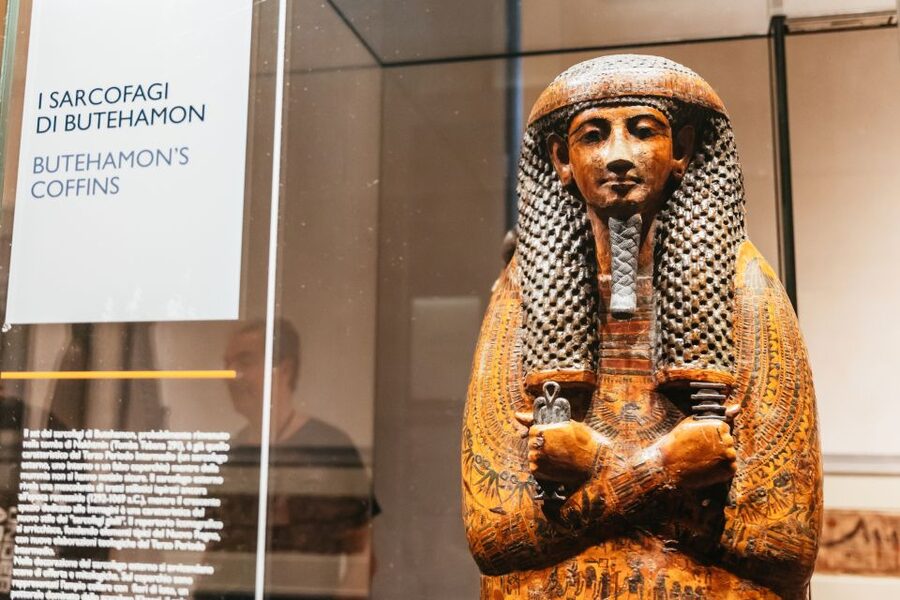 Turin: Egyptian Museum Skip-the-Line Group Tour - Meeting your guide at Piazza Carignano