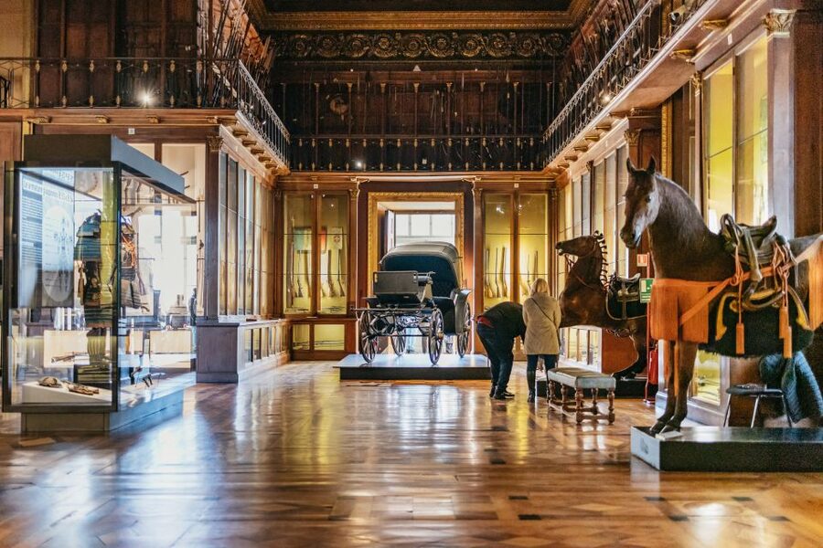 Turin: Royal Palace Entry Ticket and Guided Tour - Meeting Your Guide at the Palace Entrance