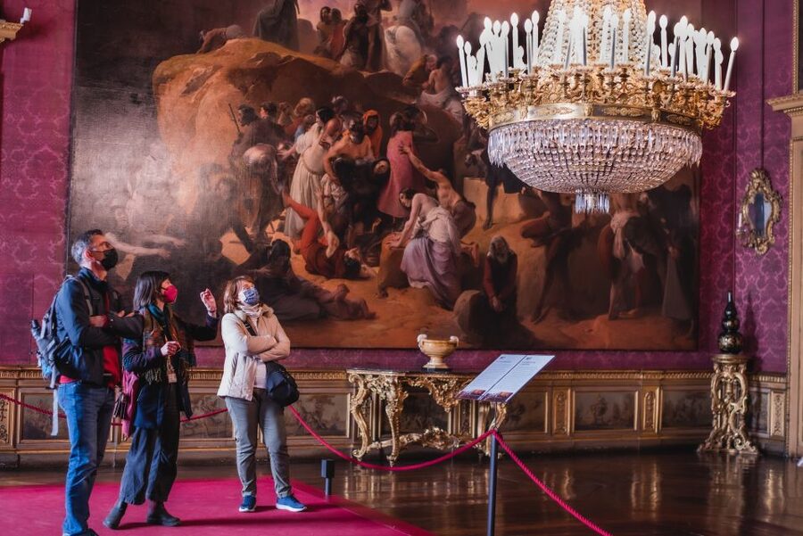 Turin: Savoy Royal Palace Small Group Guided Tour - Meeting your guide at the Musei Reali entrance