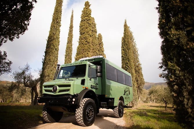Tuscany Wine Tour: 2 Wineries & San Gimignano from Florence - Guides, group size, and the social feel
