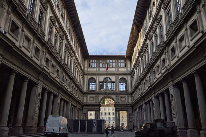 Uffizi Gallery Timed Entry Admission Tickets - Meeting near the Uffizi can take patience