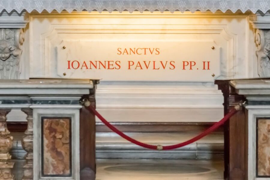 Vatican City: Skip-the-Line Vatican Museums & Sistine Chapel - Following the Renaissance route to the Sistine Chapel