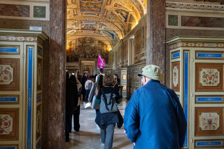Vatican Museums & Sistine Chapel Skip-the-Ticket-Line Tour - Group size, pace, and the guide factor