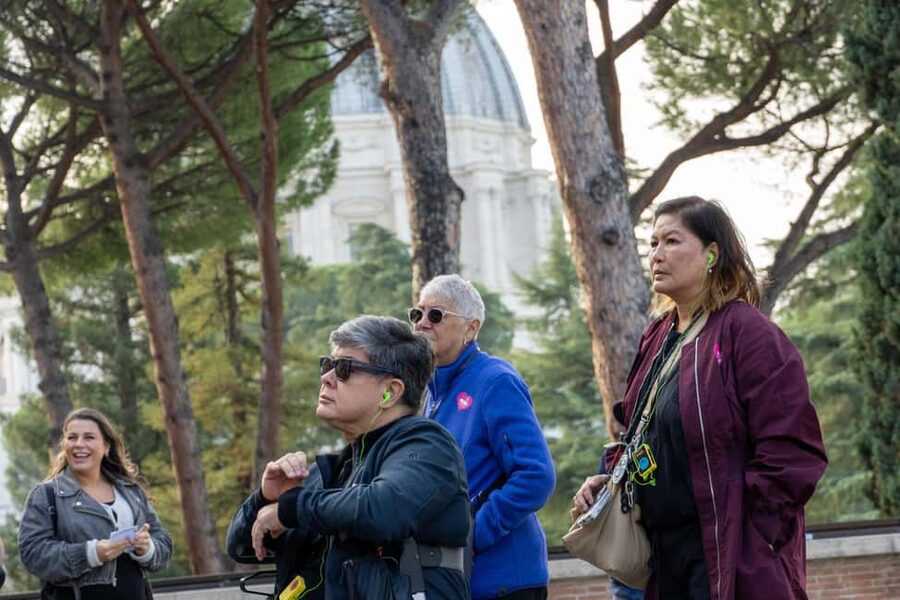 Vatican Museums & Sistine Chapel Skip-the-Ticket-Line Tour - Cortile del Belvedere: a fitting start