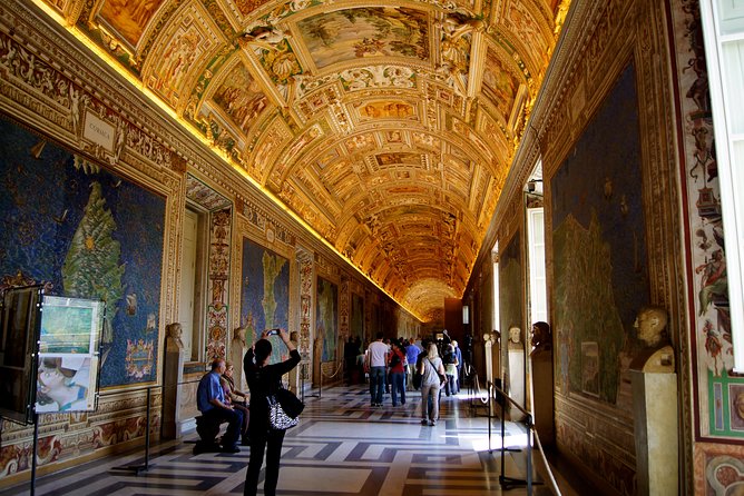 Vatican Museums Sistine Chapel Tour with access to St Peter - Meeting near the Vatican Museums