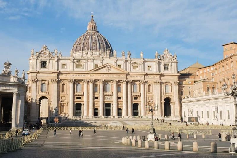 Vatican: St. Peter’s Basilica, Dome Climb & Papal Tombs Tour - St. Peter’s Basilica, from the first balcony to the nave