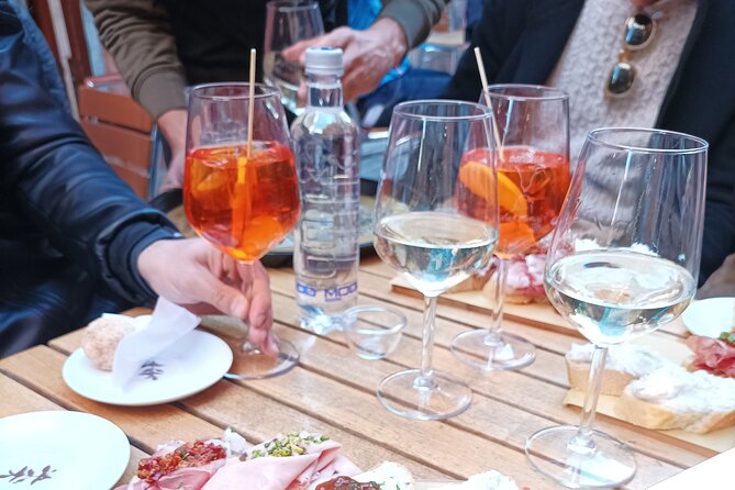 Venice Bacaro Food Tour: Eat and Drink like a Venetian - Calle de la Bissa and mozzarella in carrozza