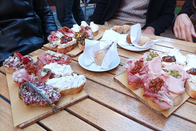 Venice Bacaro Food Tour: Eat and Drink like a Venetian - Salizada del Pistor and the daily bar scene